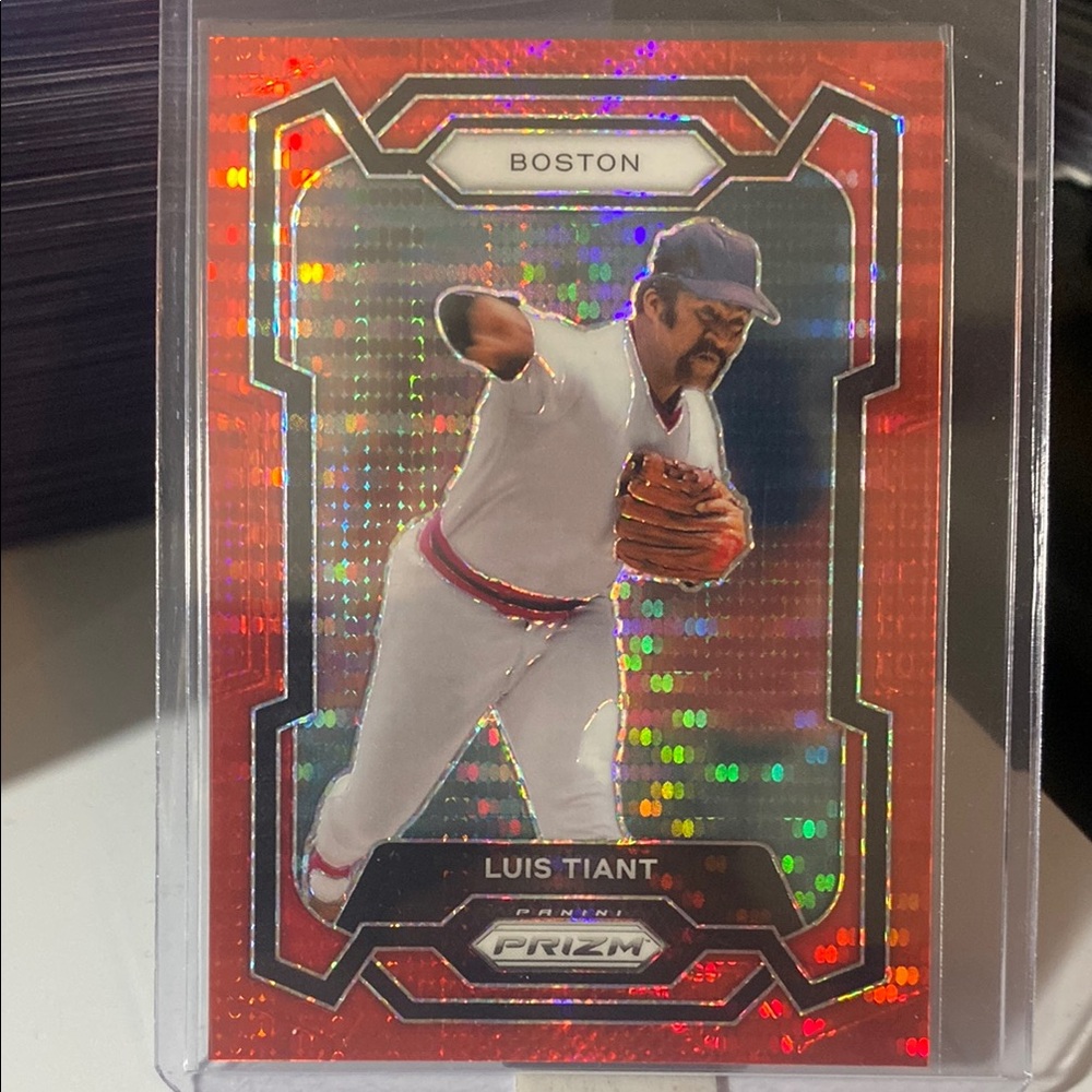 Luis Tiant Prizm Baseball Card